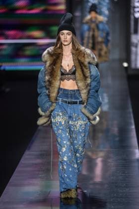 March 1, 2025, Milano: A model presents a creation during the Dolce & Gabbana s fashion show as part of the Womenswear Fall-Winter 2025 2026 Milan Fashion Week, in Milan, Italy, 01 March 2025..ANSA MATTEO CORNER Milano  - ZUMAa110 20250301_zaf_a110_022 Copyright: xMatteoxCornerx xZ14x