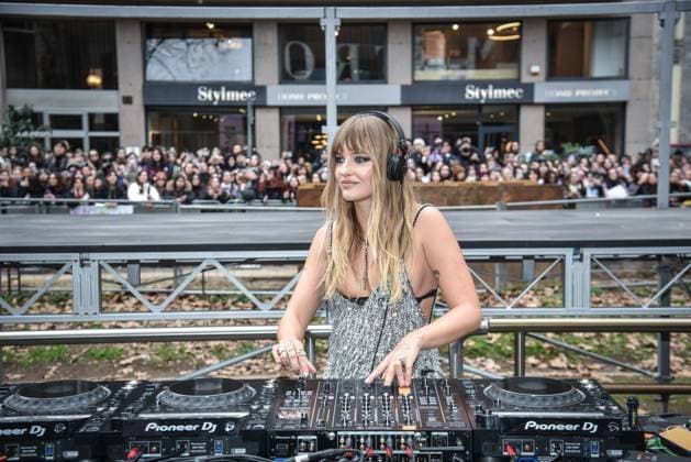 March 1, 2025, Milano: A DJ set by Victoria de Angelis, bassist of the Italian rock band Maneskin, on the occasion of the Dolce & Gabbana s fashion show as part of the Womenswear Fall-Winter 2025 2026 Milan Fashion Week, in Milan, Italy, 01 March 2025..ANSA MATTEO CORNER Milano  - ZUMAa110 20250301_zaf_a110_032 Copyright: xMatteoxCornerx xZ14x
