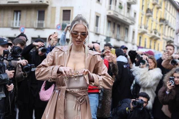 March 1, 2025, Milan, Lombardia, Italy: Milan Womens Fashion Week is taking place from February 25 to March 2, 2025. Fashionistas pose for photographers before the Dolce Gabbana FW 2025-2026 fashion show. Milan Italy - ZUMAt227 20250301_zip_t227_004 Copyright: xMarinaxTakimotox