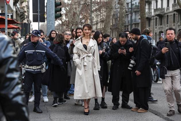 March 1, 2025, Milan, Lombardia, Italy: Milan Womens Fashion Week is taking place from February 25 to March 2, 2025. Fashionistas pose for photographers before the Dolce Gabbana FW 2025-2026 fashion show. Milan Italy - ZUMAt227 20250301_zip_t227_006 Copyright: xMarinaxTakimotox