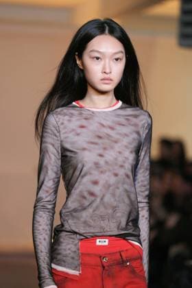 Milan, Milan Women s Fashion Week: Fall Winter 2025 26 - MSGM Fashion Show - Catwalk Milan, Milan Women s Fashion Week: Fall Winter 2025 26 - Women s Fashion, Fall Winter 2025 26 - MSGM fashion show - catwalk in the photo: Model MILAN Italy  Copyright: xIPA ABACAx