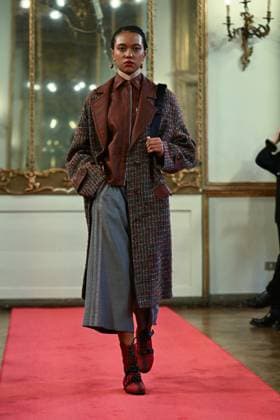 Milan, Milan Women s Fashion Week: Fall Winter 2025 - Women s Fashion, Fall Winter 2025.- Hui fashion show - catwalk. in the photo: model  Copyright: xSimonaxChiocciax xipa-agency.netx xSimonaxChiocciax IPA_Agency_IPA54783514