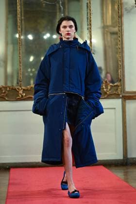 Milan, Milan Women s Fashion Week: Fall Winter 2025 - Hui Fashion Show - Catwalk Milan, Milan Women s Fashion Week: Fall Winter 2025 - Women s Fashion, Fall Winter 2025.- Hui fashion show - catwalk. in the photo: model MILAN Italy  Copyright: xIPA ABACAx