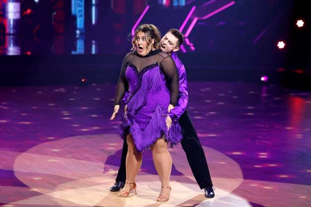 Influencerin Sandra Safiulov (SelfieSandra) und Profitänzer Zsolt Sandor Cseke bei der 18. Staffel der RTL-Tanzshow Lets Dance im Coloneum. Köln, 28.02.2025 NRW Deutschland *** Influencer Sandra Safiulov SelfieSandra and professional dancer Zsolt Sandor Cseke at the 18th season of the RTL dance show Lets Dance at the Coloneum Cologne, 28 02 2025 NRW Germany Copyright: xChristophxHardtx