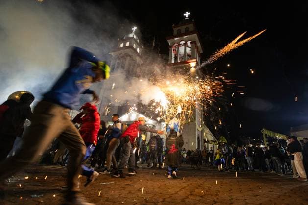 March 2, 2025, San Lorenzo Huitzizilapan, Estado De Mexico, Mexico: Celebration of the carnival of San Lorenzo Huitzizilapan, where the so-called toritos and monumental fireworks are lit to represent the burning of evil. San Lorenzo Huitzizilapan Mexico - ZUMAl178 20250302_znp_l178_004 Copyright: xCristianxLeyvax