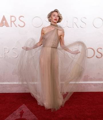 Julianne Hough arrives on the red carpet for the 97th Academy Awards in the Hollywood section of Los Angeles on Sunday, March 2, 2025.  LAP20250302703 JOHNxANGELILLO