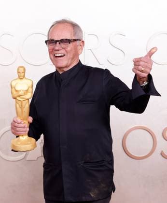 Wolfgang Puck arrives on the red carpet for the 97th Academy Awards in the Hollywood section of Los Angeles on Sunday, March 2, 2025.  LAP20250302707 JOHNxANGELILLO