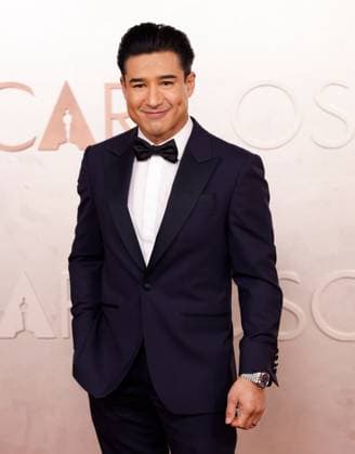 Mario Lopez arrives on the red carpet for the 97th Academy Awards in the Hollywood section of Los Angeles on Sunday, March 2, 2025.  LAP20250302715 JOHNxANGELILLO