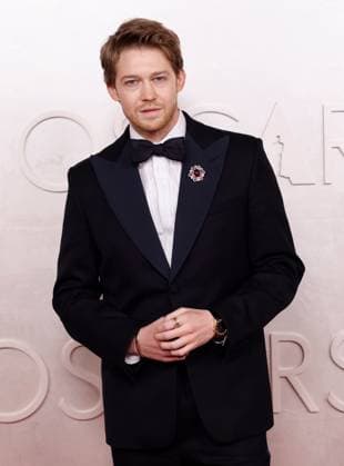 Joe Alwyn arrives on the red carpet for the 97th Academy Awards in the Hollywood section of Los Angeles on Sunday, March 2, 2025.  LAP20250302753 JOHNxANGELILLO