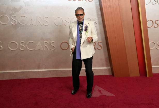 Jeff Goldblum arrives on the red carpet for the 97th Academy Awards in the Hollywood section of Los Angeles on Sunday, March 2, 2025.  LAP20250302325 JIMxRUYMEN