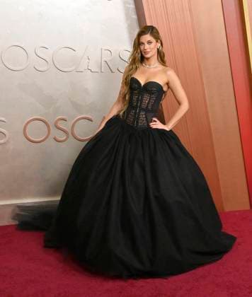 Hannah Stocking arrives on the red carpet for the 97th Academy Awards in the Hollywood section of Los Angeles on Sunday, March 2, 2025.  LAP20250302334 JIMxRUYMEN