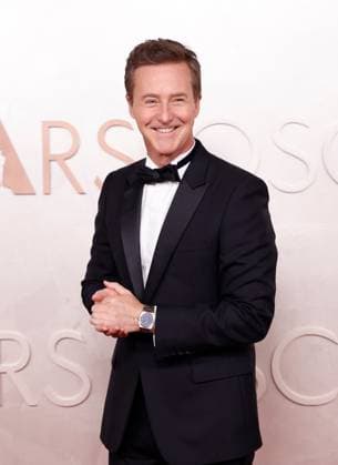 Edward Norton arrives on the red carpet for the 97th Academy Awards in the Hollywood section of Los Angeles on Sunday, March 2, 2025.  LAP20250302778 JOHNxANGELILLO
