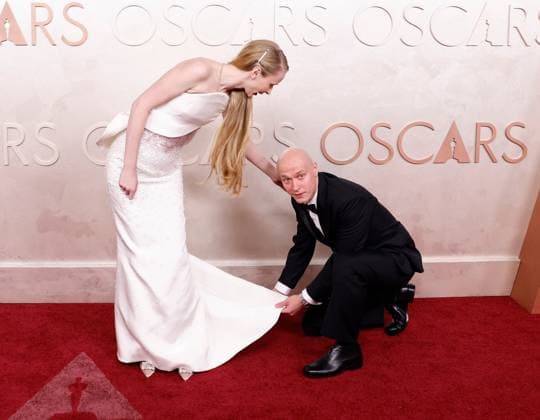 (L-R) Anna Borisova and Yura Borisov arrive on the red carpet for the 97th Academy Awards in the Hollywood section of Los Angeles on Sunday, March 2, 2025.  LAP20250302784 JOHNxANGELILLO