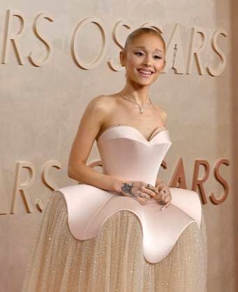 Ariana Grande arrives on the red carpet for the 97th Academy Awards in the Hollywood section of Los Angeles on Sunday, March 2, 2025.  LAP20250302352 JIMxRUYMEN