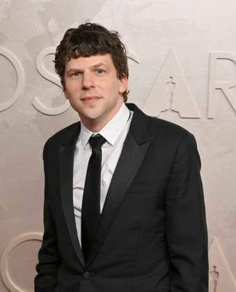 Jesse Eisenberg arrives on the red carpet for the 97th Academy Awards in the Hollywood section of Los Angeles on Sunday, March 2, 2025.  LAP20250302360 JIMxRUYMEN