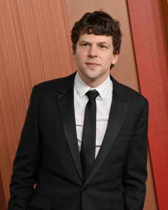 Jesse Eisenberg arrives on the red carpet for the 97th Academy Awards in the Hollywood section of Los Angeles on Sunday, March 2, 2025.  LAP20250302362 JIMxRUYMEN