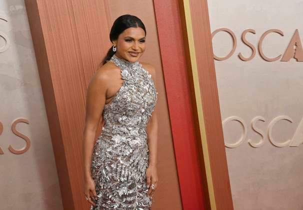 Mindy Kaling arrives on the red carpet for the 97th Academy Awards in the Hollywood section of Los Angeles on Sunday, March 2, 2025.  LAP20250302365 JIMxRUYMEN