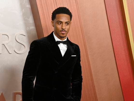Keith Powers arrives on the red carpet for the 97th Academy Awards in the Hollywood section of Los Angeles on Sunday, March 2, 2025.  LAP20250302375 JIMxRUYMEN