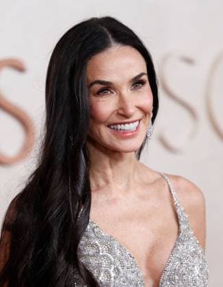 Demi Moore arrives on the red carpet for the 97th Academy Awards in the Hollywood section of Los Angeles on Sunday, March 2, 2025.  LAP20250302813 JOHNxANGELILLO