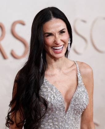 Demi Moore arrives on the red carpet for the 97th Academy Awards in the Hollywood section of Los Angeles on Sunday, March 2, 2025.  LAP20250302814 JOHNxANGELILLO
