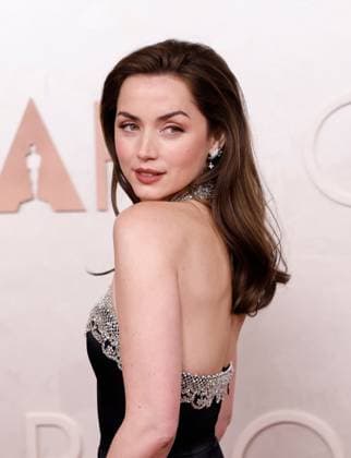 Ana de Armas arrives on the red carpet for the 97th Academy Awards in the Hollywood section of Los Angeles on Sunday, March 2, 2025.  LAP20250302824 JOHNxANGELILLO