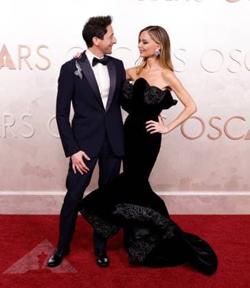 (L-R) Adrien Brody and Georgina Chapman arrive on the red carpet for the 97th Academy Awards in the Hollywood section of Los Angeles on Sunday, March 2, 2025.  LAP20250302828 JOHNxANGELILLO