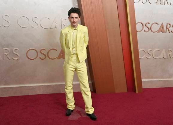 Timothée Chalamet arrives on the red carpet for the 97th Academy Awards in the Hollywood section of Los Angeles on Sunday, March 2, 2025.  LAP20250302381 JIMxRUYMEN