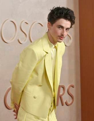 Timothée Chalamet arrives on the red carpet for the 97th Academy Awards in the Hollywood section of Los Angeles on Sunday, March 2, 2025.  LAP20250302383 JIMxRUYMEN