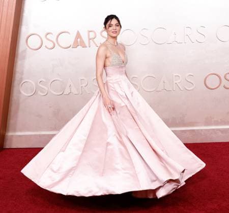 Monica Barbaro arrives on the red carpet for the 97th Academy Awards in the Hollywood section of Los Angeles on Sunday, March 2, 2025.  LAP20250302858 JOHNxANGELILLO