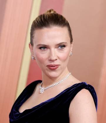 Scarlett Johansson arrives on the red carpet for the 97th Academy Awards in the Hollywood section of Los Angeles on Sunday, March 2, 2025.  LAP20250302872 JOHNxANGELILLO