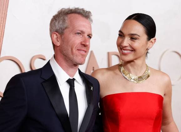 (L-R) Jaron Varsano and Gal Gadot arrive on the red carpet for the 97th Academy Awards in the Hollywood section of Los Angeles on Sunday, March 2, 2025.  LAP20250302895 JOHNxANGELILLO
