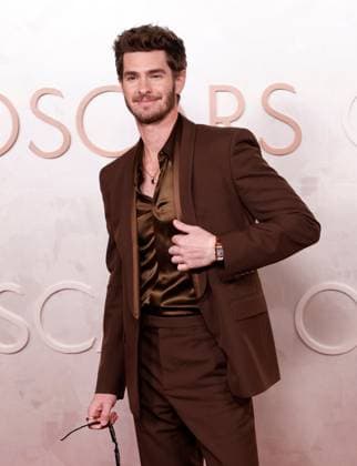 Andrew Garfield arrives on the red carpet for the 97th Academy Awards in the Hollywood section of Los Angeles on Sunday, March 2, 2025.  LAP20250302883 JOHNxANGELILLO
