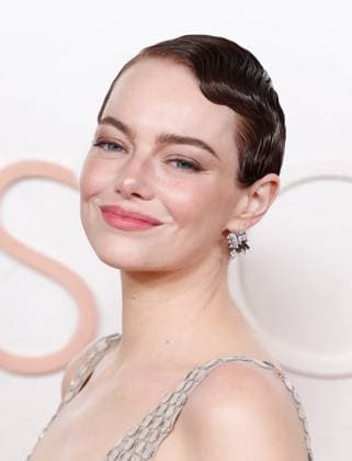 Emma Stone arrives on the red carpet for the 97th Academy Awards in the Hollywood section of Los Angeles on Sunday, March 2, 2025.  LAP20250302899 JOHNxANGELILLO