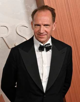 Ralph Fiennes arrives on the red carpet for the 97th Academy Awards in the Hollywood section of Los Angeles on Sunday, March 2, 2025.  LAP20250302404 JIMxRUYMEN