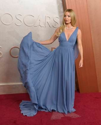 Annabelle Wallis arrives on the red carpet for the 97th Academy Awards in the Hollywood section of Los Angeles on Sunday, March 2, 2025.  LAP20250302410 JIMxRUYMEN