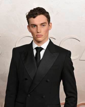 Kit Price arrives on the red carpet for the 97th Academy Awards in the Hollywood section of Los Angeles on Sunday, March 2, 2025.  LAP20250302450 JIMxRUYMEN