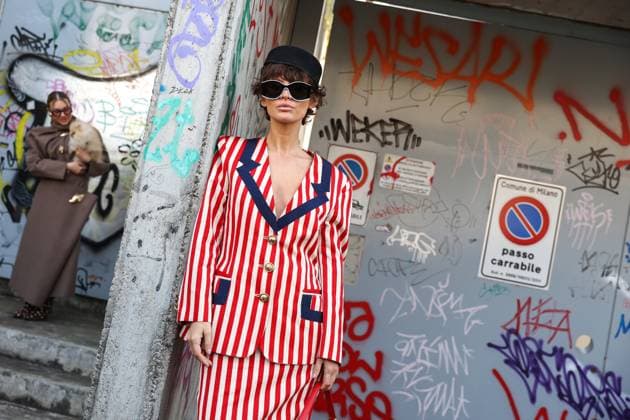 Mailand Fashion Week, Streetstyle MFW 2025 Moschino street style in Milan, Italy - 28 Feb 2025 A fashionista poses for photographers in street style before the Moschino FW 2025 - 2026 fashion show. Milan Womens Fashion Week is taking place from February 25 to March 3, 2025 in Milan, Italy Milan Italy Copyright: xTakimotoxMarinax xSOPAxImagesx 649A4666-b