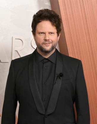 Selton Mello arrives on the red carpet for the 97th Academy Awards in the Hollywood section of Los Angeles on Sunday, March 2, 2025.  LAP20250302475 JIMxRUYMEN