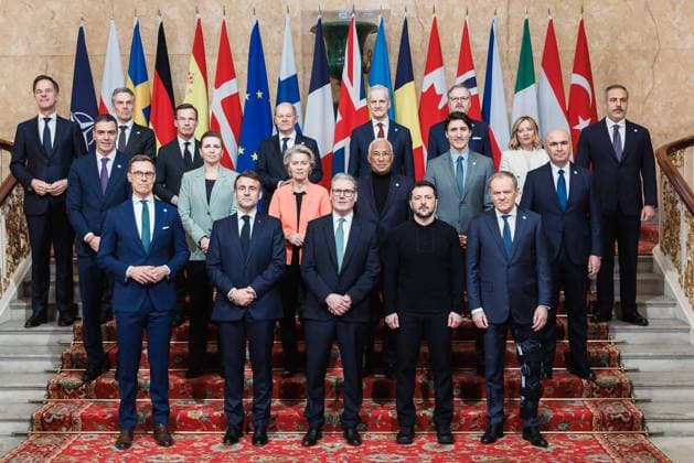 Europeans Leaders (Back row L-R) NATO secretary General Mark Rutte, Netherlands Prime Minister Dick Schoof, Sweden s Prime Minister Ulf Kristersson, Germany s Chancellor Olaf Scholz, Norway s Prime Minister Jonas Gahr Store, Czech Republic s Prime Minister Petr Fiala, Turkey s Minister of Foreign Affairs Hakan Fidan, (Middle row L-R) Spain s Prime Minister Pedro Sanchez, Denmark s Prime Minister Mette Frederiksen, European Commission President Ursula von der Leyen, European Council President Antonio Costa, Canada s Prime Minister Justin Trudeau, Italy s Prime Minister Giorgia Meloni, Romania s Interim President Ilie Bolojan, (Front row L-R) Finland s President Alexander Stubb, France s President Emmanuel Mac, in London on March 2, 2025. Eu  ENG2025030218 UkrainianxPresidentialxPressxOff