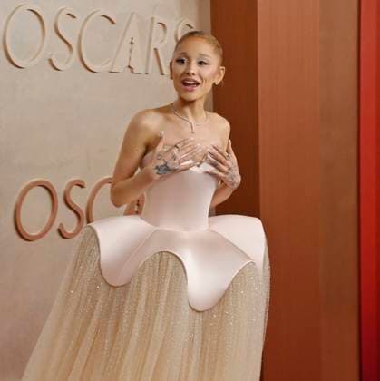 Ariana Grande arrives on the red carpet for the 97th Academy Awards at the Dolby Theatre in the Hollywood section of Los Angeles on Sunday, March 2, 2025.  LAP20250302503 JIMxRUYMEN