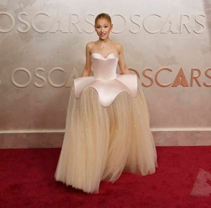 Ariana Grande arrives on the red carpet for the 97th Academy Awards at the Dolby Theatre in the Hollywood section of Los Angeles on Sunday, March 2, 2025.  LAP20250302507 JIMxRUYMEN