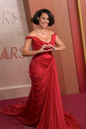 March 2, 2025, Hollywood, California, USA: Raye on the red carpet of the 97th Annual Academy Awards on Sunday March 2, 2025 at the Dolby Theater in Hollywood, California. MARK HAMMOND BNS PI Hollywood USA - ZUMAp124 20250302_zaa_p124_222 Copyright: xMarkxHammondx