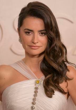 March 2, 2025, Hollywood, California, USA: Penelope Cruz on the red carpet of the 97th Annual Academy Awards on Sunday March 2, 2025 at the Dolby Theater in Hollywood, California. MARK HAMMOND BNS PI Hollywood USA - ZUMAp124 20250302_zaa_p124_234 Copyright: xMarkxHammondx