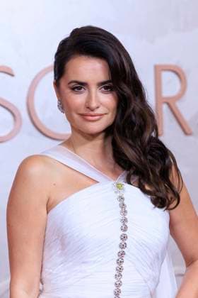 March 2, 2025, Hollywood, California, USA: Penelope Cruz on the red carpet of the 97th Annual Academy Awards on Sunday March 2, 2025 at the Dolby Theater in Hollywood, California. BURT HARRIS BNS PI Hollywood USA - ZUMAp124 20250302_zaa_p124_268 Copyright: xBurtxHarrisx