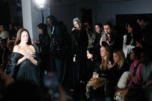 Camille Lellouche performs songs from her latest album during the Weinsanto Womenswear Ready To Wear Fall Winter 2025 20266 show at Paris Fashion Week PFW Camille Lellouche performs songs from her latest album during the Weinsanto Womenswear Ready To Wear Fall Winter 2025 20266 show at Paris Fashion Week PFW , in Paris, France, on March 3, 2025 Christophe Clovis Bestimage French singer actress Camille Lellouche performs songs from her latest album during the Weinsanto Womenswear Ready To Wear Fall Winter 2025 20266 show during Paris Fashion Week PFW , in Paris, France, on March 3, 2025 Paris France  Copyright: xChristophexClovisx xBestimagexChristophexClovisx xBestimagex