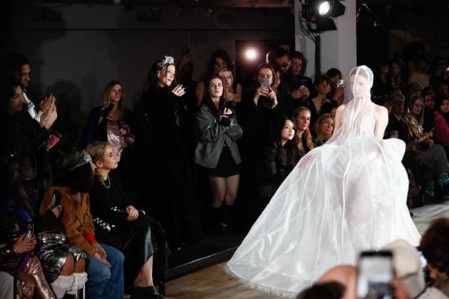 Camille Lellouche performs songs from her latest album during the Weinsanto Womenswear Ready To Wear Fall Winter 2025 20266 show at Paris Fashion Week PFW Camille Lellouche performs songs from her latest album during the Weinsanto Womenswear Ready To Wear Fall Winter 2025 20266 show at Paris Fashion Week PFW , in Paris, France, on March 3, 2025 Christophe Clovis Bestimage French singer actress Camille Lellouche performs songs from her latest album during the Weinsanto Womenswear Ready To Wear Fall Winter 2025 20266 show during Paris Fashion Week PFW , in Paris, France, on March 3, 2025 Paris France  Copyright: xChristophexClovisx xBestimagexChristophexClovisx xBestimagex
