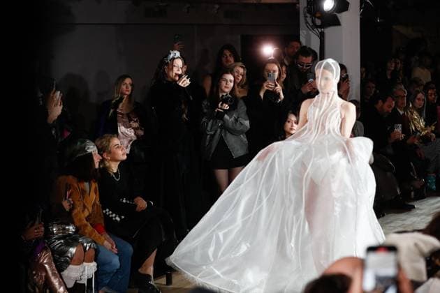 Camille Lellouche performs songs from her latest album during the Weinsanto Womenswear Ready To Wear Fall Winter 2025 20266 show at Paris Fashion Week PFW Camille Lellouche performs songs from her latest album during the Weinsanto Womenswear Ready To Wear Fall Winter 2025 20266 show at Paris Fashion Week PFW , in Paris, France, on March 3, 2025 Christophe Clovis Bestimage French singer actress Camille Lellouche performs songs from her latest album during the Weinsanto Womenswear Ready To Wear Fall Winter 2025 20266 show during Paris Fashion Week PFW , in Paris, France, on March 3, 2025 Paris France  Copyright: xChristophexClovisx xBestimagexChristophexClovisx xBestimagex