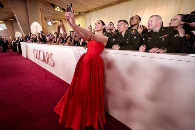 Gal Godot arrives on the red carpet of the 97th OscarsÂ® at the DolbyÂ® Theatre at Ovation Hollywood on Sunday, March 2, 2025. Los Angeles CA USA  34776331PLX