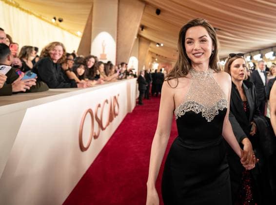Ana de Armas arrives on the red carpet of the 97th OscarsÂ® at the DolbyÂ® Theatre at Ovation Hollywood on Sunday, March 2, 2025. Los Angeles CA USA  34776391PLX