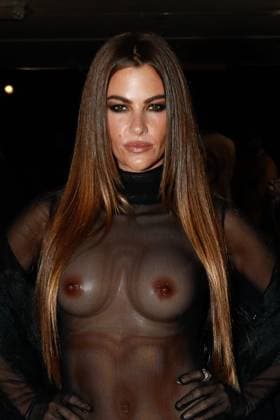 Front row during the Weinsanto Womenswear Ready To Wear Fall Winter 2025 20266 show during Paris Fashion Week PFW Clara Berry wears a fake silicone breast on the front row of the Weinsanto Womenswear Ready To Wear Fall Winter 2025 20266 show during Paris Fashion Week PFW , in Paris, France, on March 3, 2025 Christophe Clovis Bestimage Celebs during the Weinsanto Womenswear Ready To Wear Fall Winter 2025 20266 show during Paris Fashion Week PFW , in Paris, France, on March 3, 2025 Paris France  Copyright: xChristophexClovisx xBestimagexChristophexClovisx xBestimagex